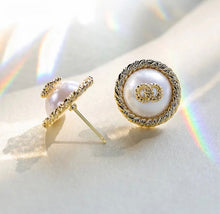 Load image into Gallery viewer, Pearl &amp; Gold Earrings